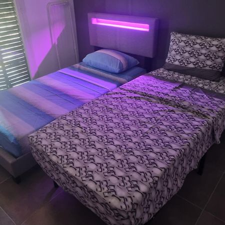 Chambre Privative Renove 2024, Climatisation, Tramway Sur Place , 12 Min Centre, 16 Min Plage, Apercu Lateral Mer, 2 Wc Avec 2 Salle De Bain, Private Room Renovated 2024, Air-Conditioned , Tram On Spot, 2 Toilets And 2 Bathrooms 尼斯 外观 照片