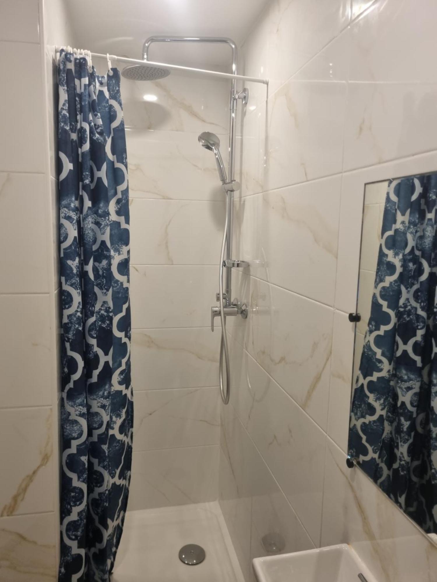 Chambre Privative Renove 2024, Climatisation, Tramway Sur Place , 12 Min Centre, 16 Min Plage, Apercu Lateral Mer, 2 Wc Avec 2 Salle De Bain, Private Room Renovated 2024, Air-Conditioned , Tram On Spot, 2 Toilets And 2 Bathrooms 尼斯 外观 照片